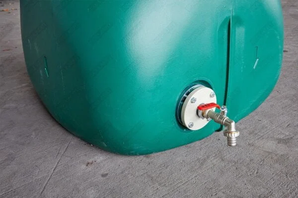 bovengrondse-rechthoekige-watertank-koppelbaar-750-liter-met-aangesloten-kraan