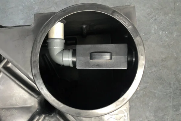 toebehoren-water-filter-inbouw-zwart-gemonteerd-2